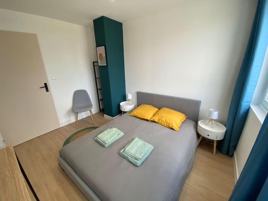 Appartement Familial, 2 Chambres, En Rdc Sur Cour Saint-Florentin  Esterno foto