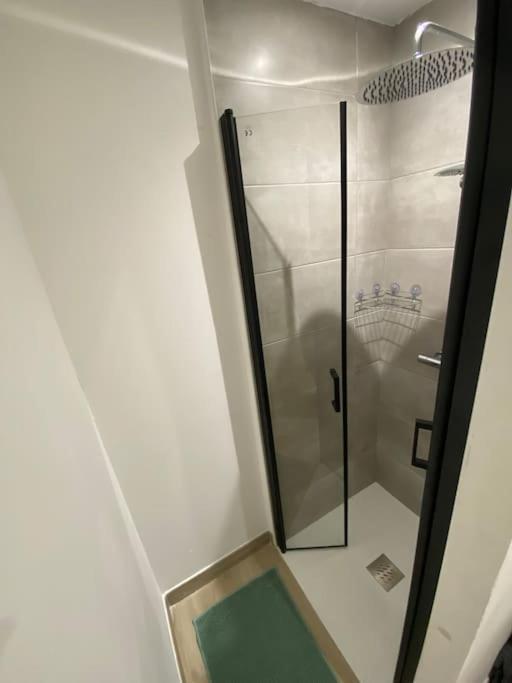 Appartement Familial, 2 Chambres, En Rdc Sur Cour Saint-Florentin  Esterno foto